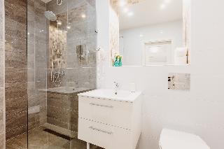 Deluxe Two-Bedroom Suite | King-size beds | A/C