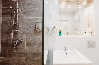 Deluxe Two-Bedroom Suite | King-size beds | A/C