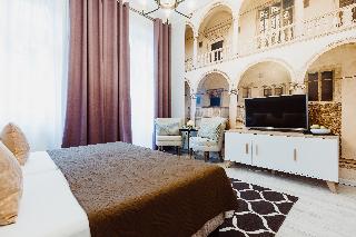 Deluxe Two-Bedroom Suite | King-size beds | A/C