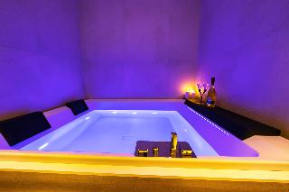 ELITE ACCOMODATIONS & HYDROMASSSADE POOL, Calabria
