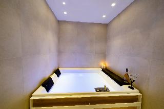 ELITE ACCOMODATIONS & HYDROMASSSADE POOL, Calabria