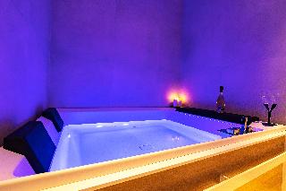 ELITE ACCOMODATIONS & HYDROMASSSADE POOL, Calabria