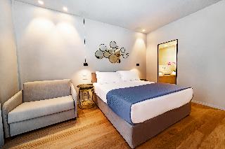 ELITE ACCOMODATIONS & HYDROMASSSADE POOL, Calabria