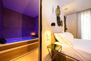 ELITE ACCOMODATIONS & HYDROMASSSADE POOL, Calabria