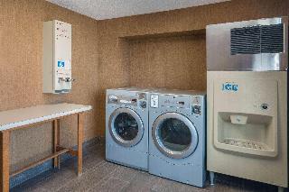 La Quinta Inn Suites By Wyndham Clarksville