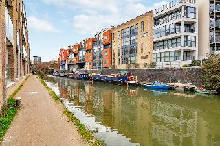 Luxurious Canary Gateway Serviced Apartment, Londyn