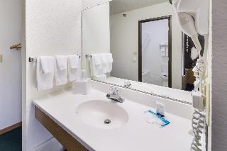 Alliance Hotel & Suites A Howard Johnson Wyndham