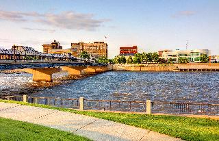 Holiday Inn & Suites Cedar Falls-Waterloo Event Ct