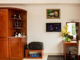 Long Bao Chau Hotel