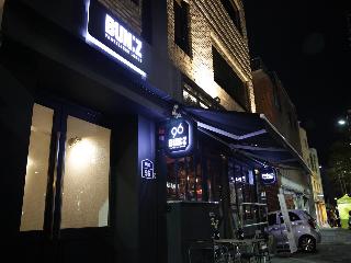 96 Bunz Traveller's Lodge