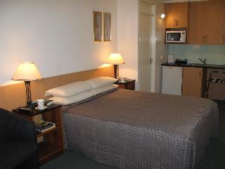 Barclay Motor Inn