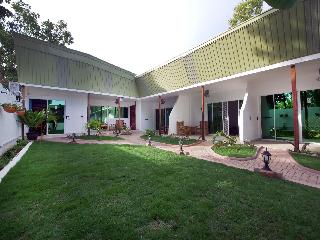 Alona Gecko Inn
