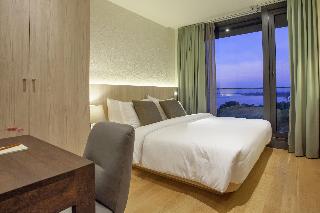 Balcony Seaside Hotel & Serviced Apartments