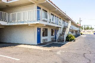 Motel 6 Bakersfield Convention Center