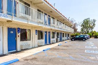 Motel 6 Bakersfield Convention Center