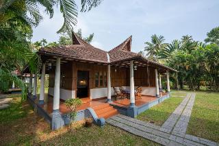 ama Stays and Trails, Pathiramanal Villa photo 3