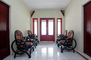 Joglo Guest House Syariah by OYO Rooms photo 5