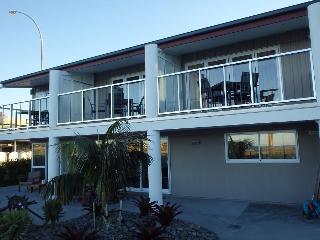 Baileys At The Beach Motel