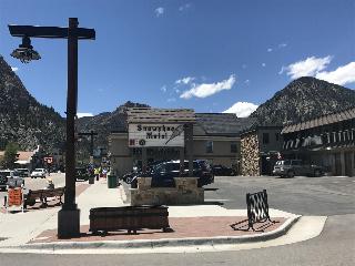 Snowshoe Motel
