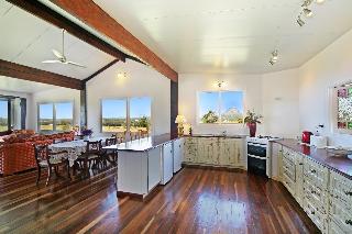 Noosa Avalon Farm Cottages