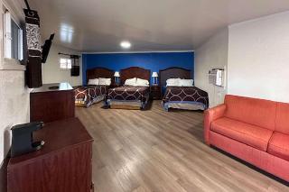 3 Double Beds, Smoking