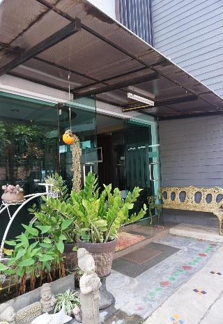 Puangpech Place