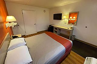 1 Queen Bed Weekly Non-Smoking