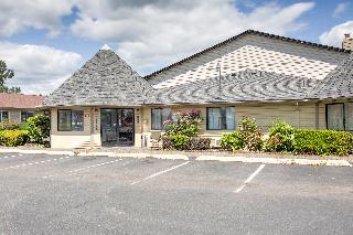 OYO Woodland Hotel and Suites