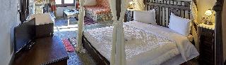 Atrapos Hotel