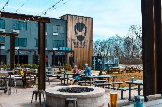 Doghouse Hotel And Brewery