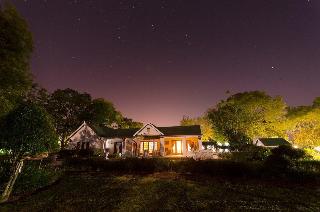 Nut Grove Manor