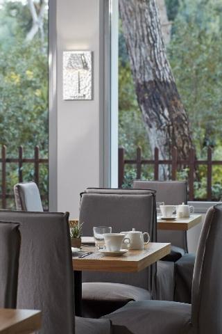 The Gardens Gallery Hotel