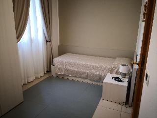 Room:SGL.ST