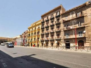 Hollywood Inn Palermo Rooms