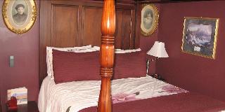 The Collins Inn and Seaside Cottages - Adults Only