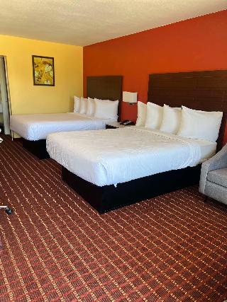 2 Queen Beds Non-Smoking Microwave And Refrigerator Continental Breakfast