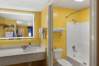 Suite-1 King Bed Non-Smoking Sofabed Microwave And Refrigerator Continental Breakfast