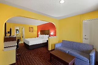 Suite King Bed Mobility Access Bathtub Sofabed Microwave Fridge Non-Smoking Continental Breakfast