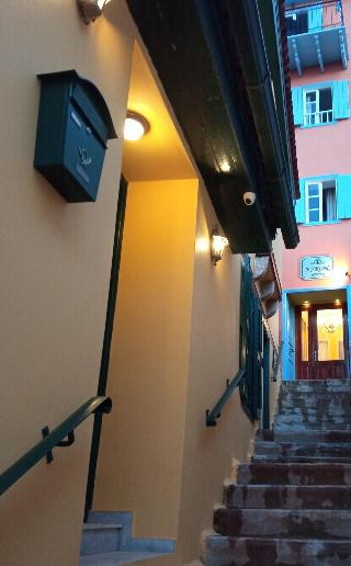 Byron Hotel
