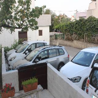 Apartments And Room Thea