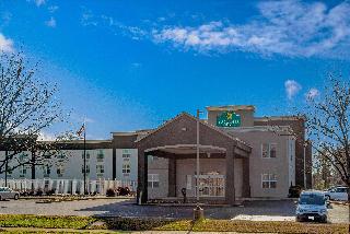 La Quinta Inn & Suites by Wyndham Lexington Park -