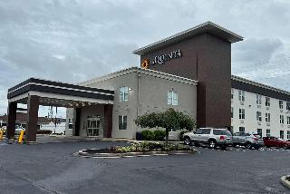 La Quinta Inn & Suites by Wyndham Lexington Park -