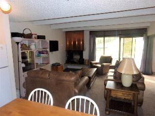 Snowflake 1 Bed Plus Den 2 Bath