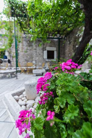 Captain Manolis Hotel