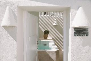 Blue Dolphins Apartments & Suites