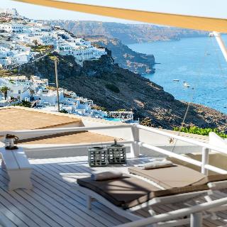 Blue Dolphins Apartments & Suites