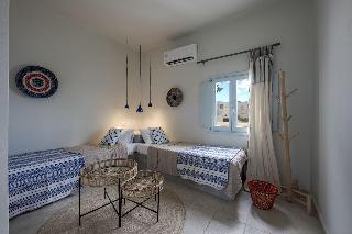 Blue Dolphins Apartments & Suites