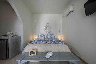 Blue Dolphins Apartments & Suites