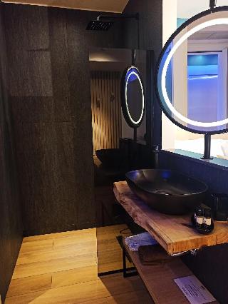 SKS Luxury Suites & Rooms