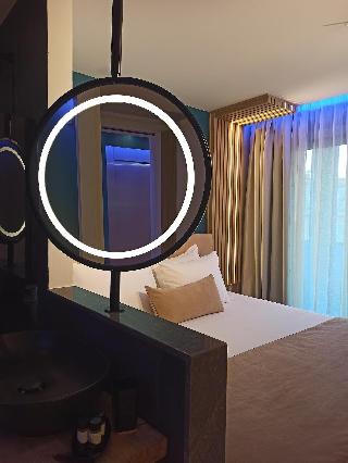 SKS Luxury Suites & Rooms
